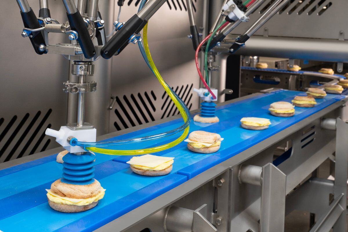Talon SA robot assembling sandwiches at line speed